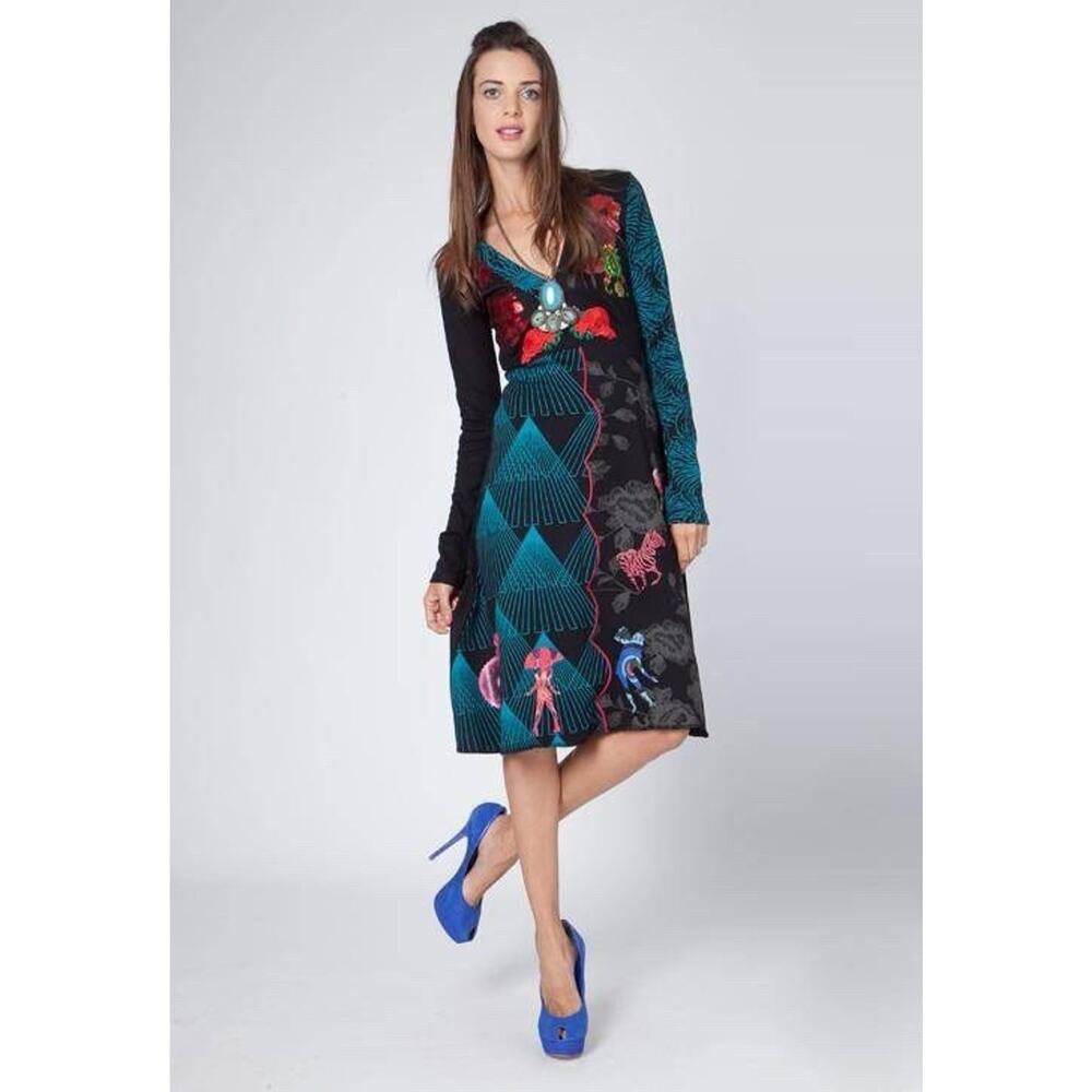 SOLD DO NOT BUY Sleeve Abstract Artsy Size Medium NWT